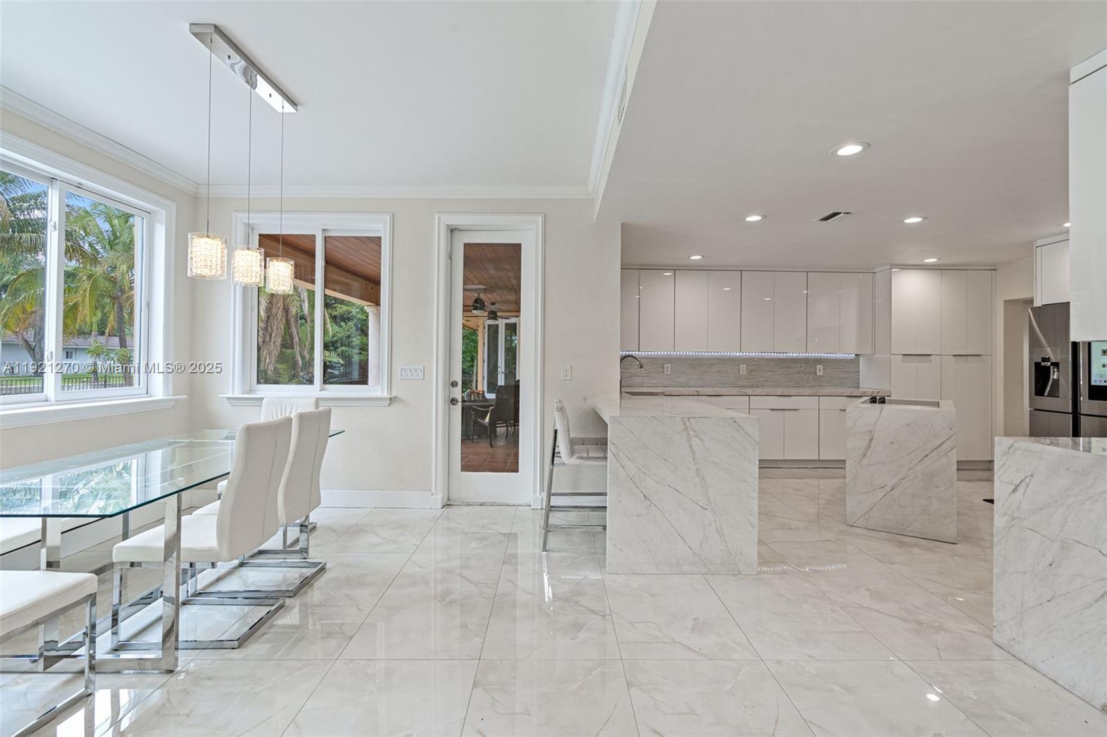 MIAMI LAKES - LOCH LOMOND - Residential