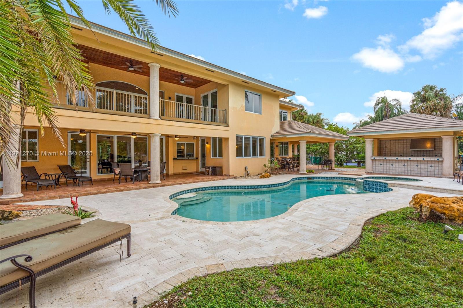 MIAMI LAKES - LOCH LOMOND - Residential