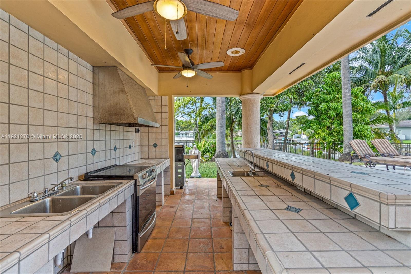 MIAMI LAKES - LOCH LOMOND - Residential