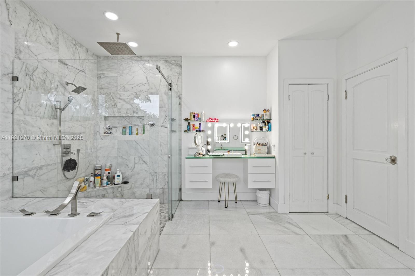 MIAMI LAKES - LOCH LOMOND - Residential