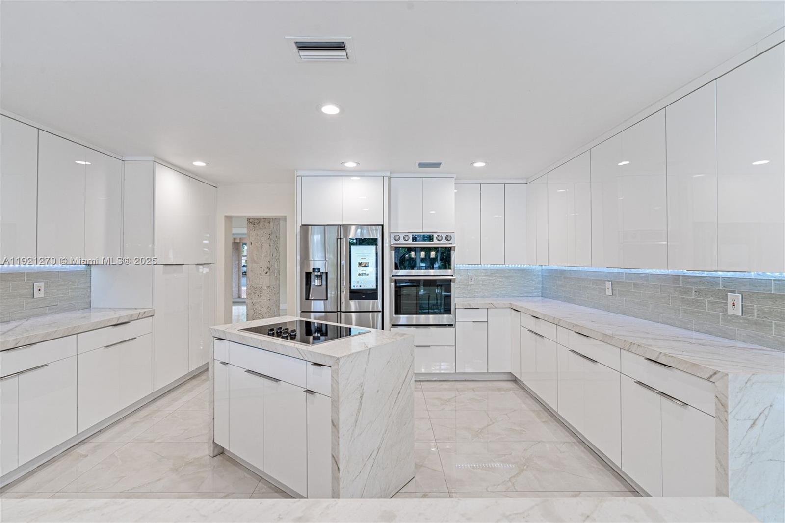 MIAMI LAKES - LOCH LOMOND - Residential