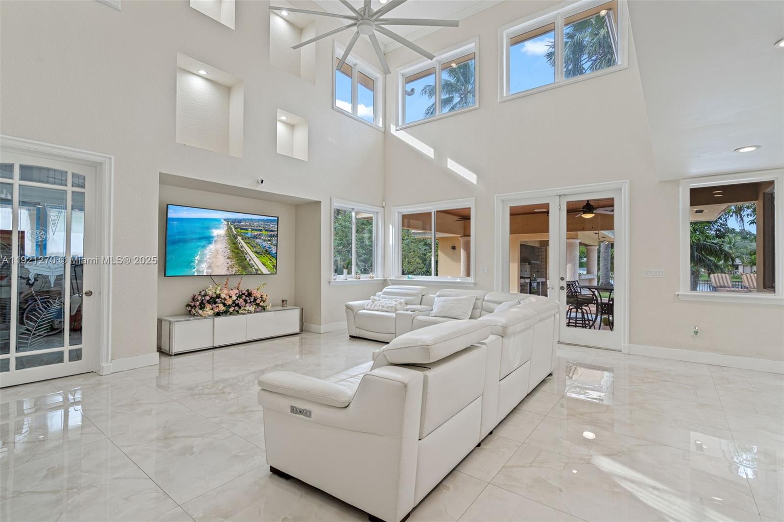 MIAMI LAKES - LOCH LOMOND - Residential