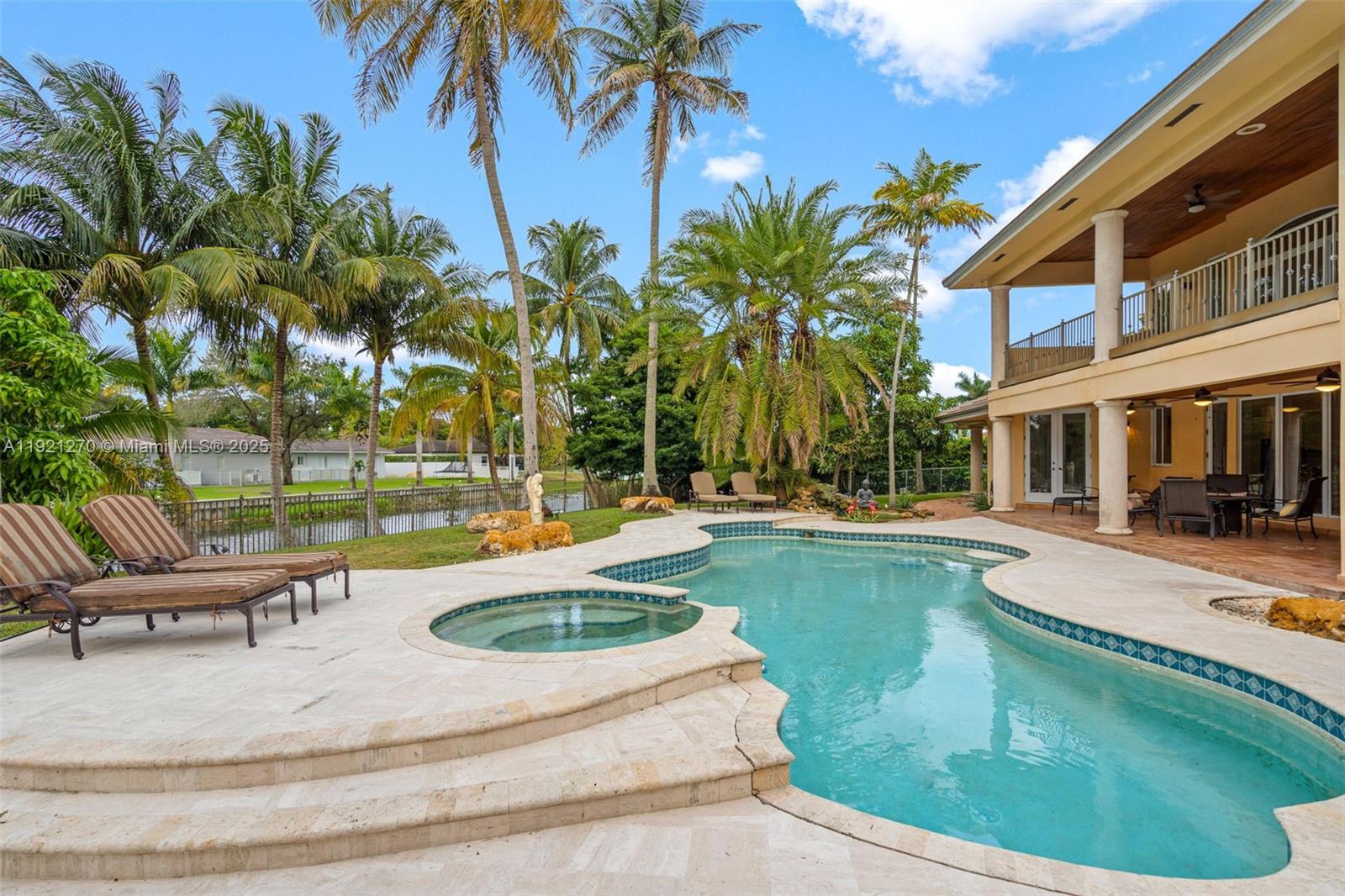 MIAMI LAKES - LOCH LOMOND - Residential