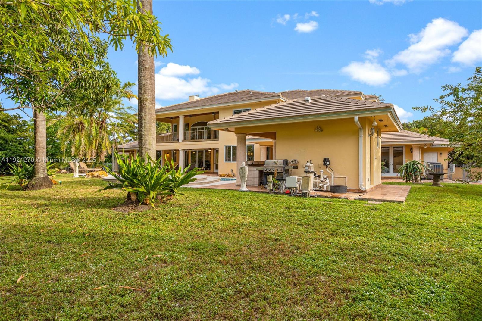 MIAMI LAKES - LOCH LOMOND - Residential