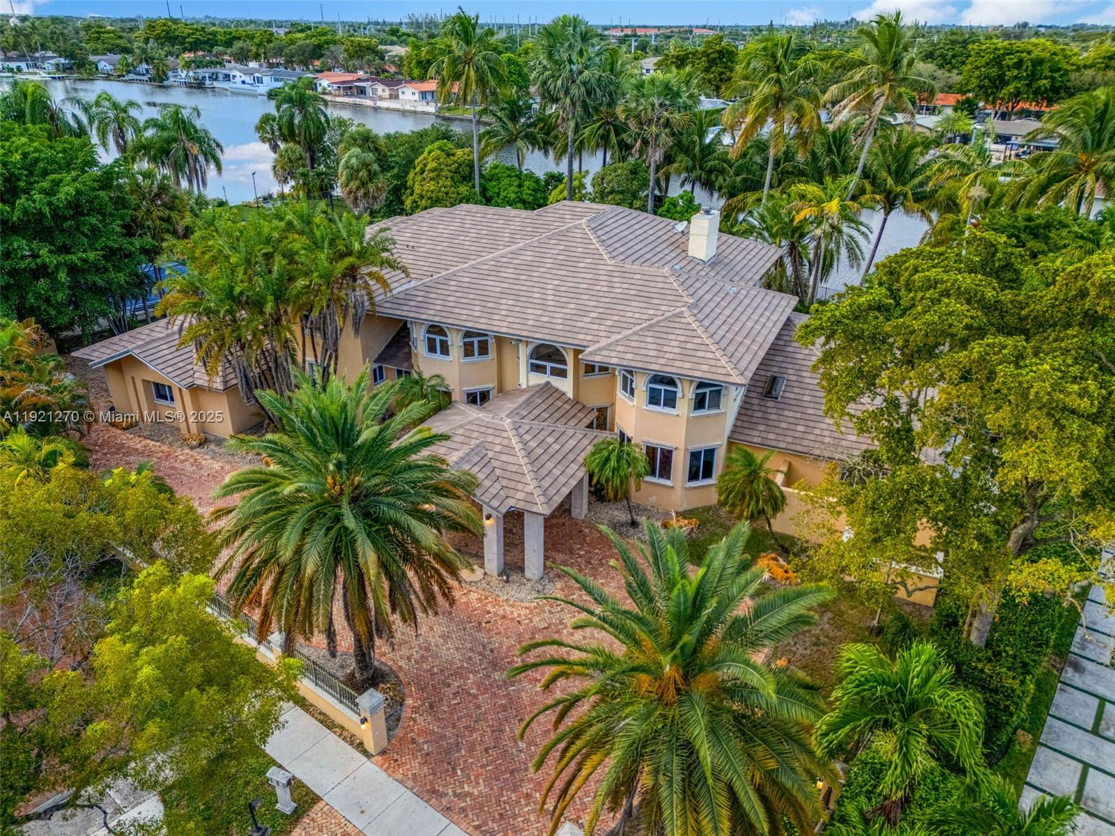 MIAMI LAKES - LOCH LOMOND - Residential