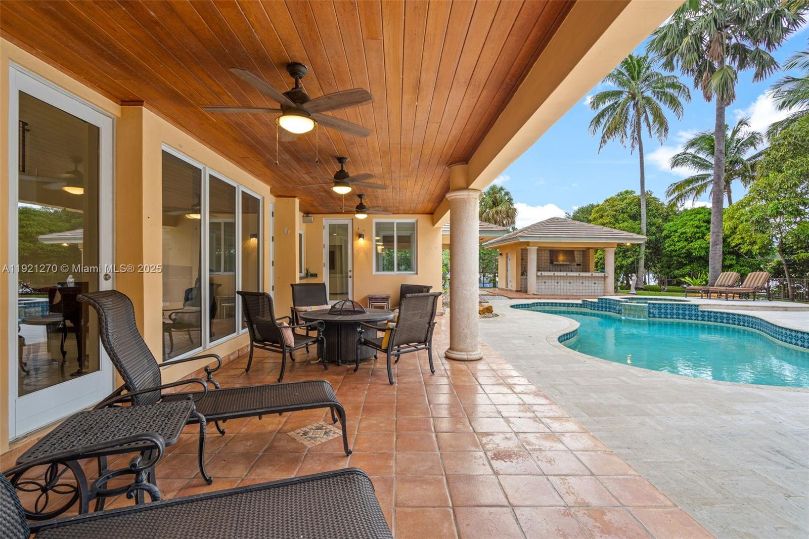 MIAMI LAKES - LOCH LOMOND - Residential