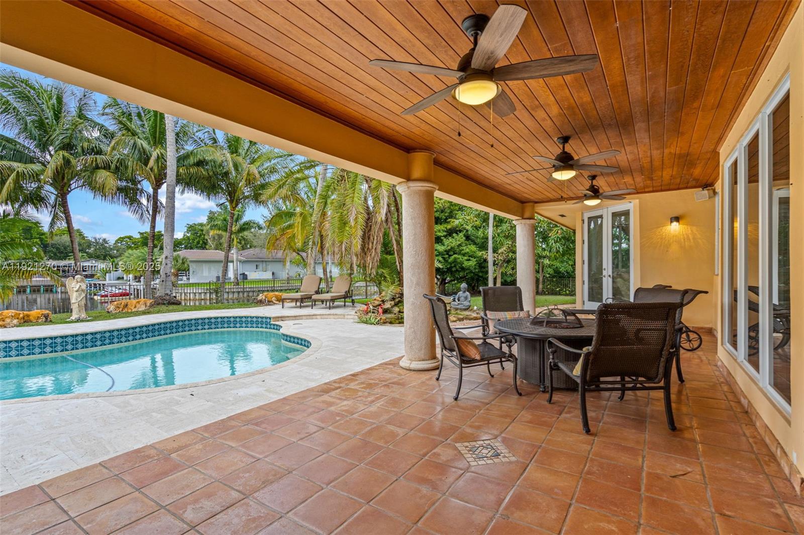 MIAMI LAKES - LOCH LOMOND - Residential
