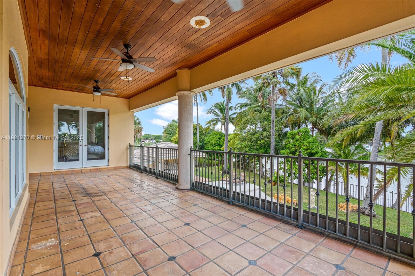 MIAMI LAKES - LOCH LOMOND - Residential