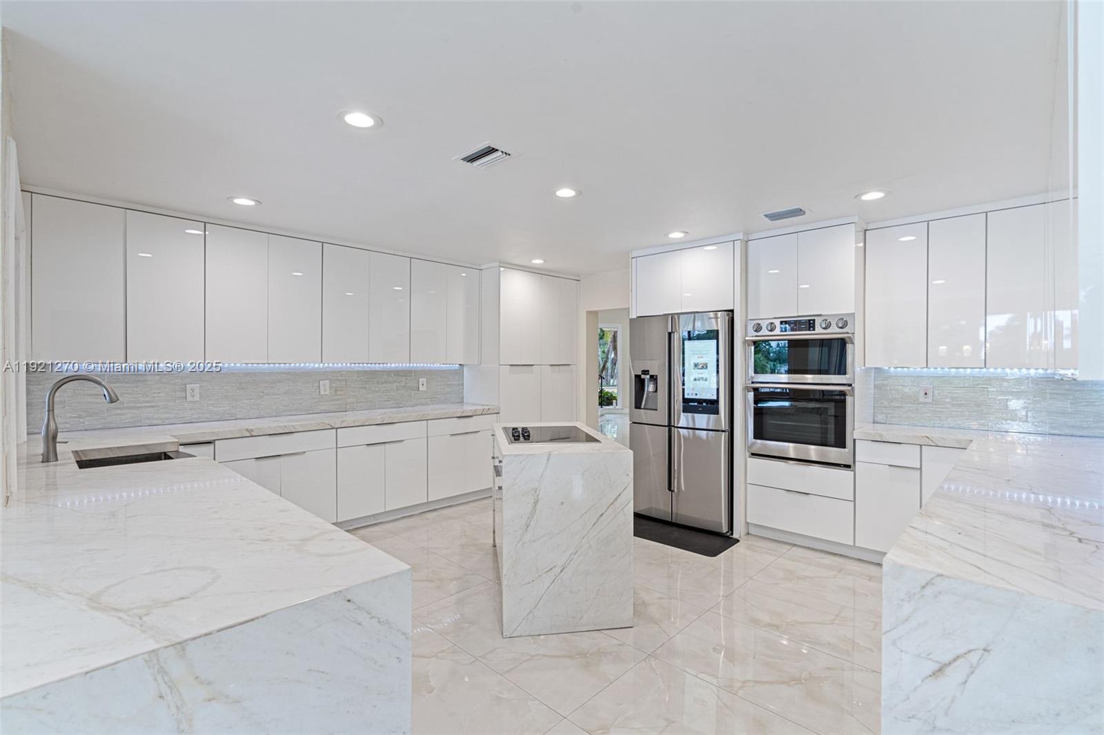 MIAMI LAKES - LOCH LOMOND - Residential