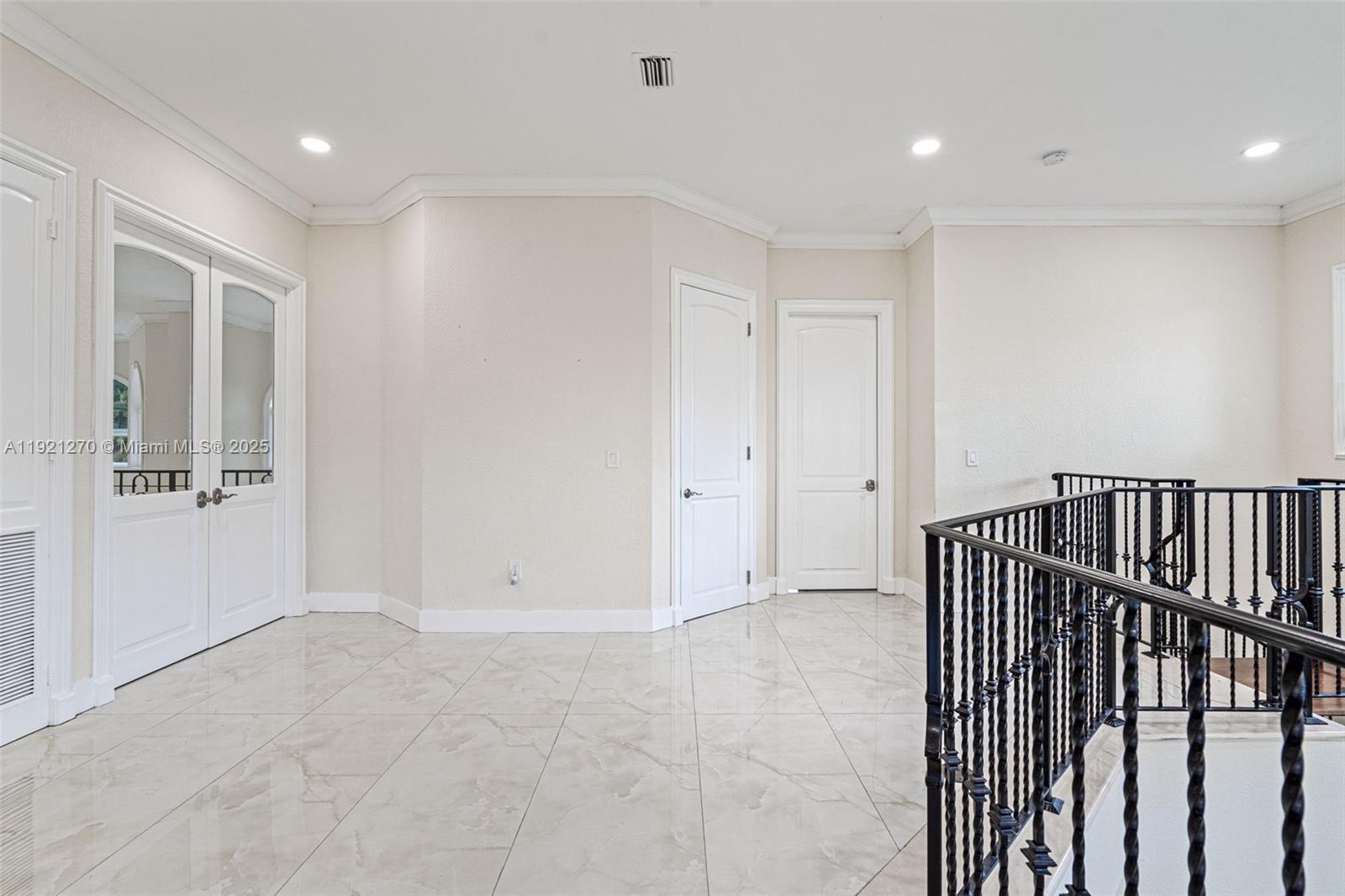 MIAMI LAKES - LOCH LOMOND - Residential