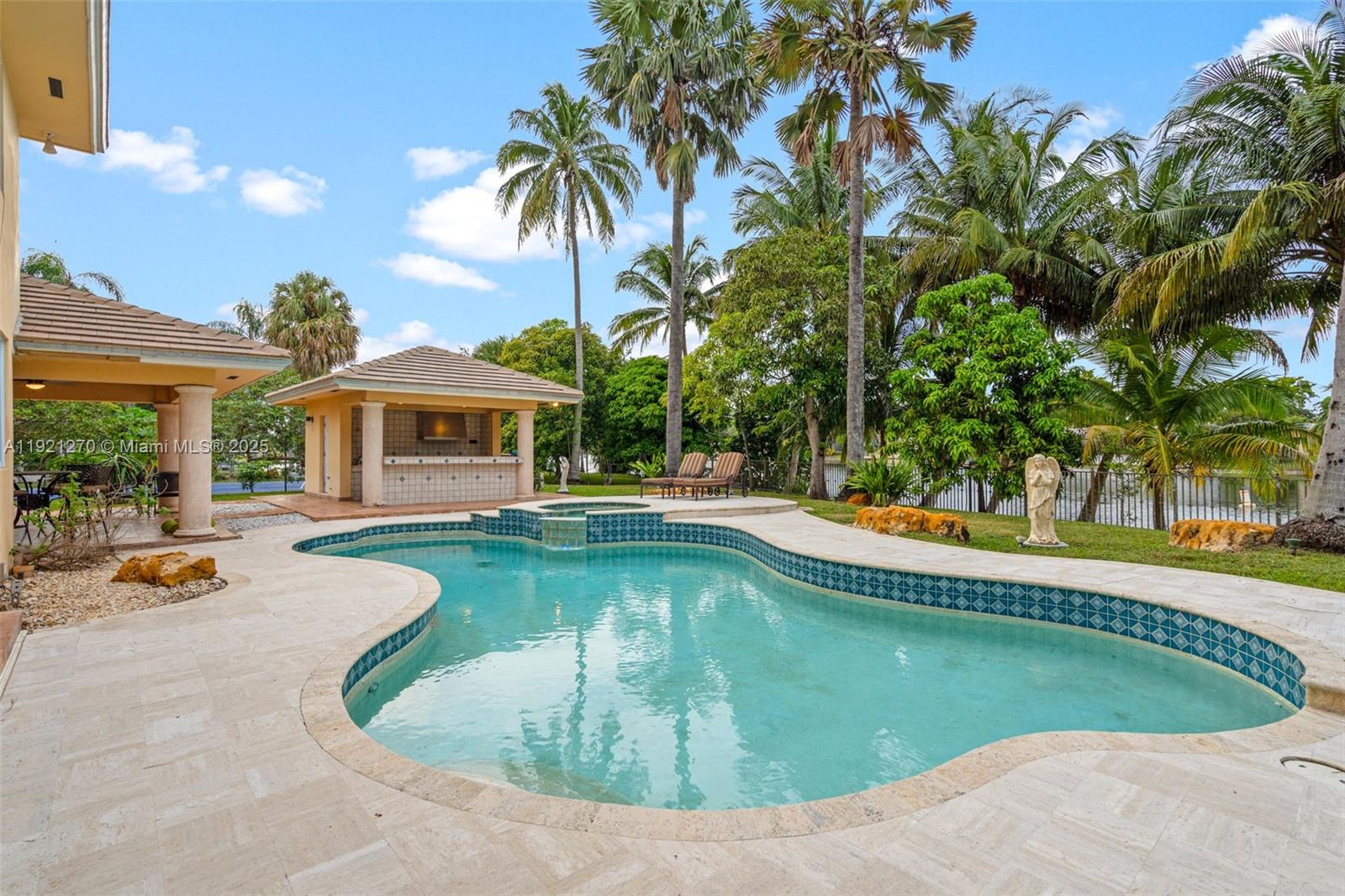 MIAMI LAKES - LOCH LOMOND - Residential