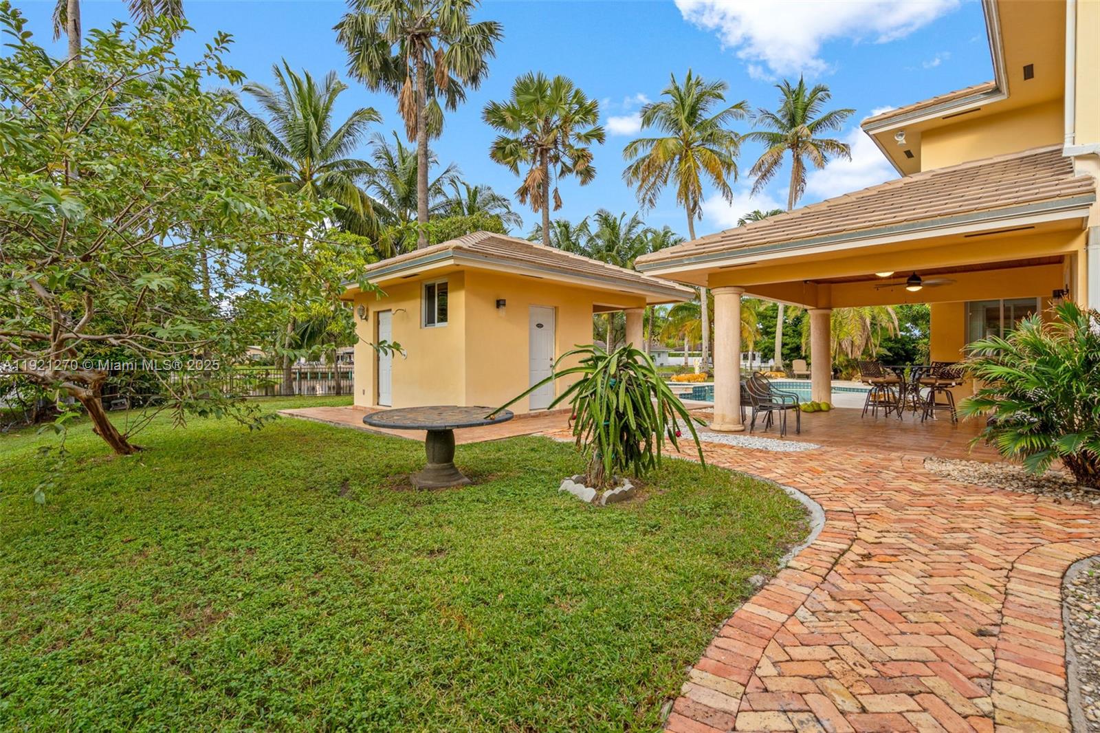 MIAMI LAKES - LOCH LOMOND - Residential