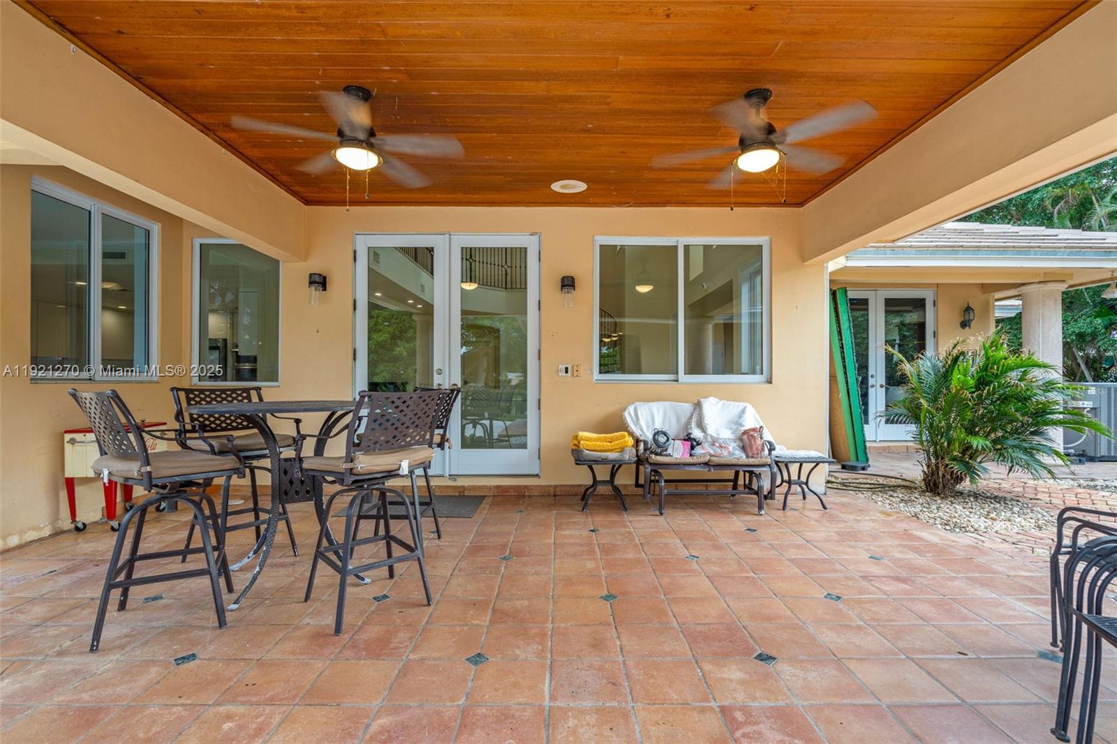 MIAMI LAKES - LOCH LOMOND - Residential