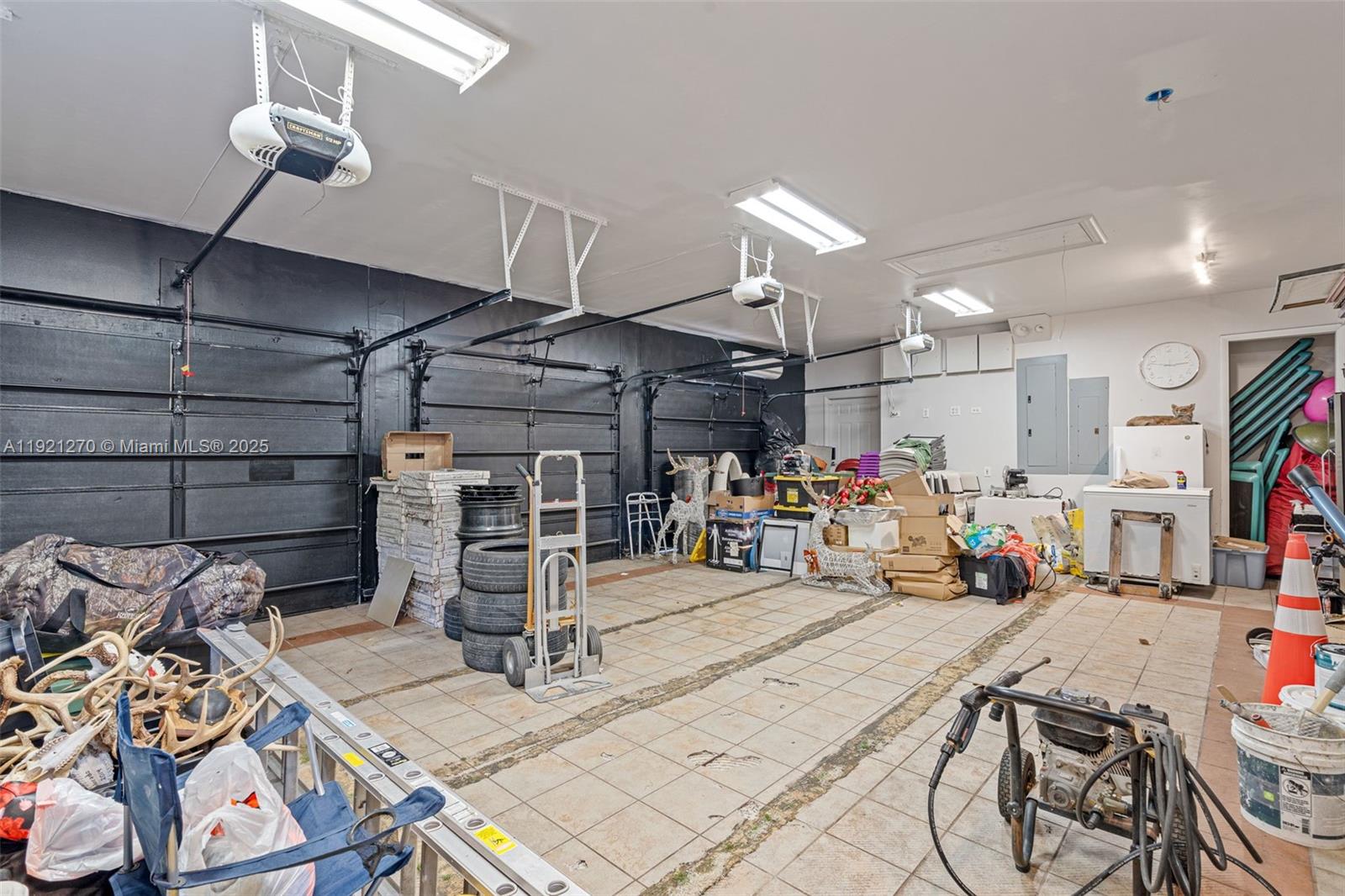 MIAMI LAKES - LOCH LOMOND - Residential