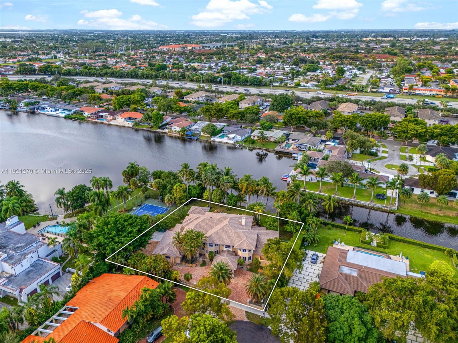 MIAMI LAKES - LOCH LOMOND - Residential