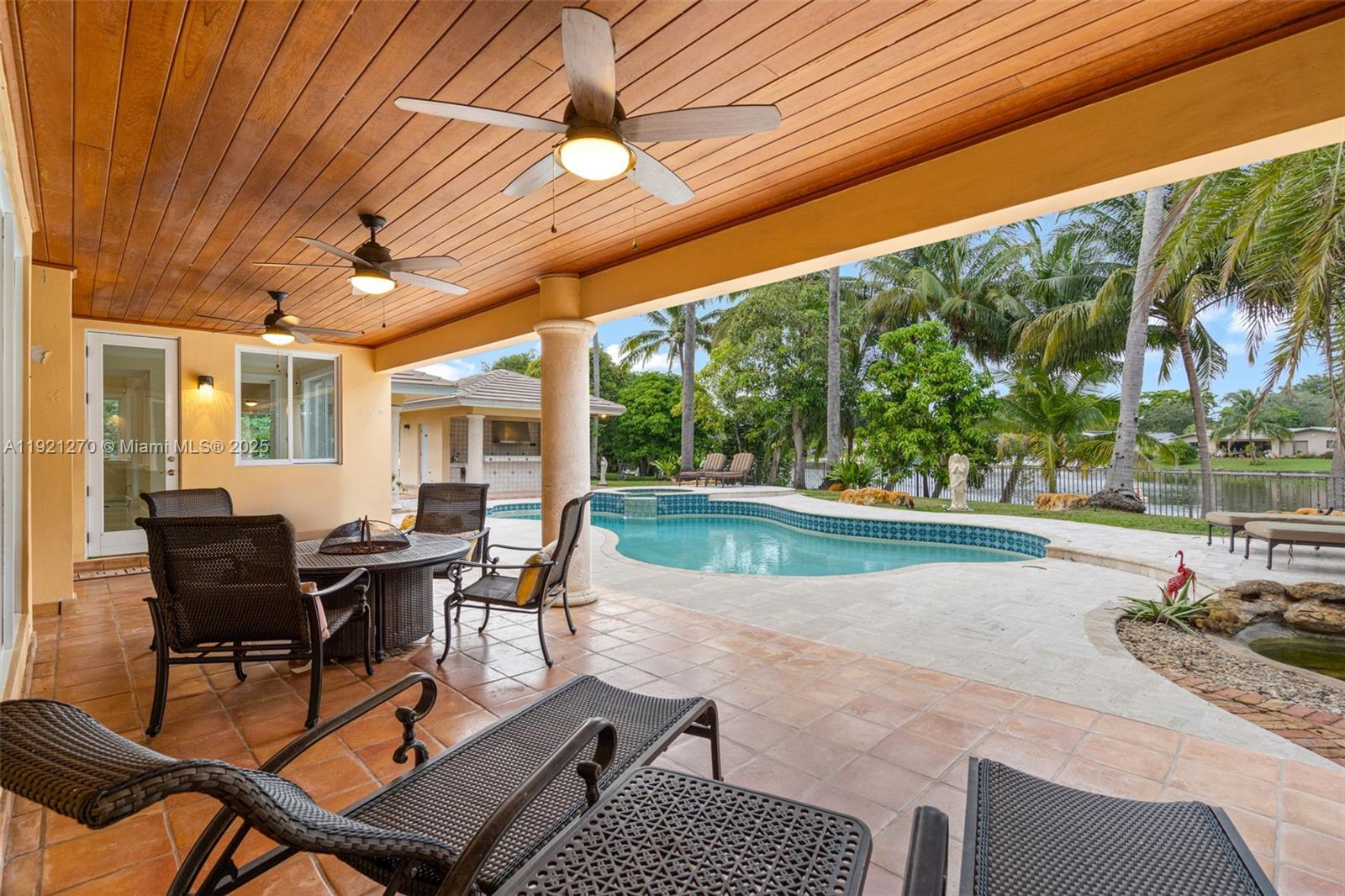 MIAMI LAKES - LOCH LOMOND - Residential