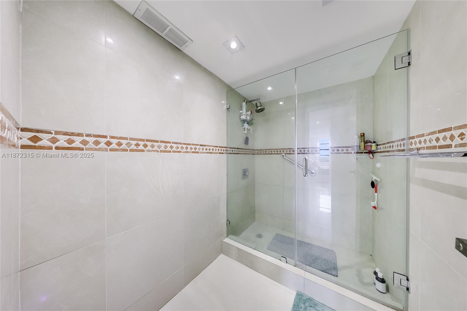 BRICKELL BAY CLUB CONDO - Residential