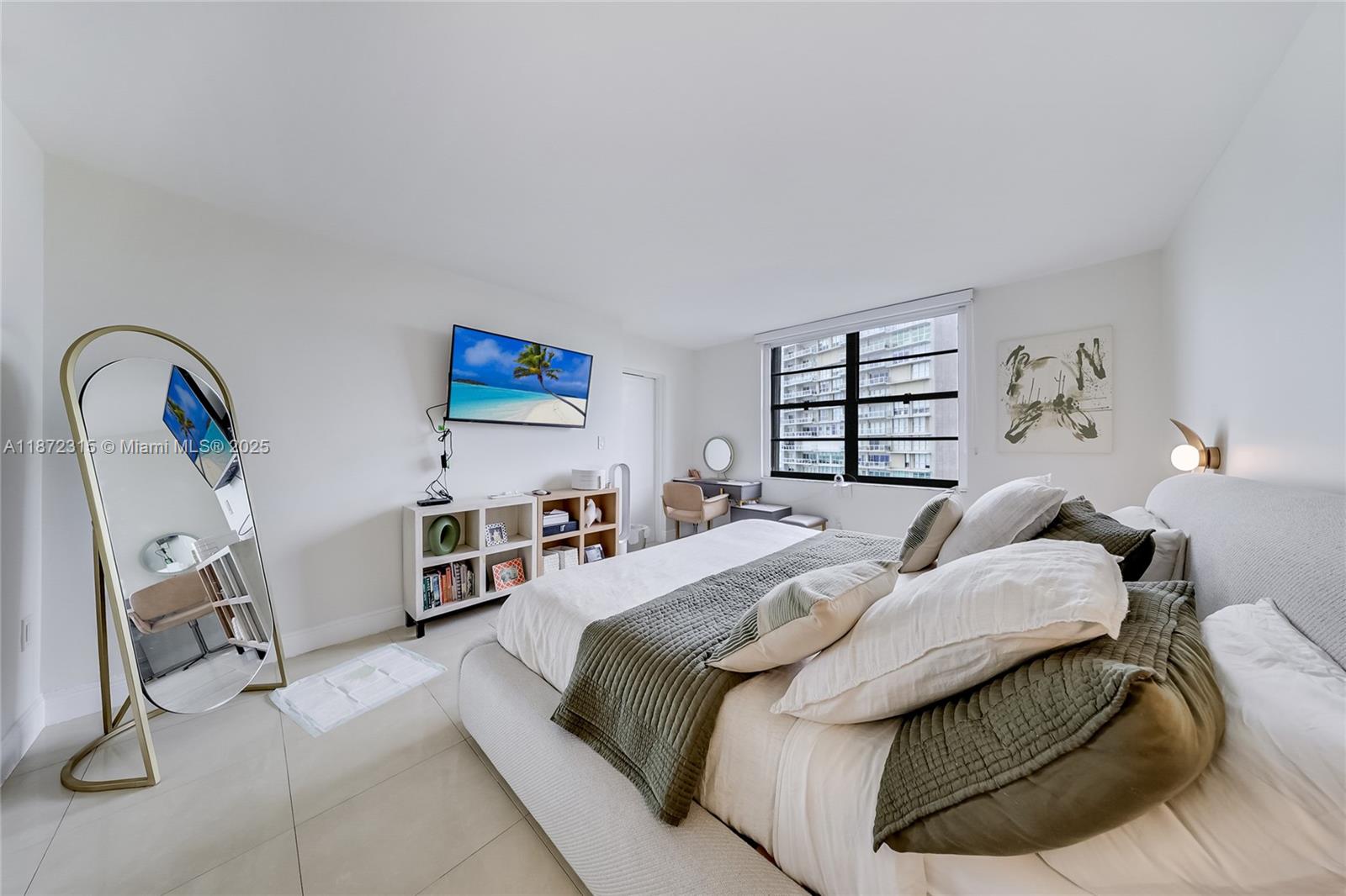 BRICKELL BAY CLUB CONDO - Residential