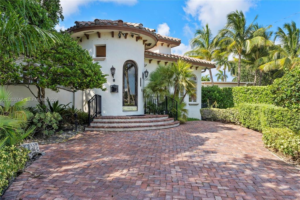 Photo of 1223 Jackson St, Hollywood, FL 33019 (MLS # A12003740)