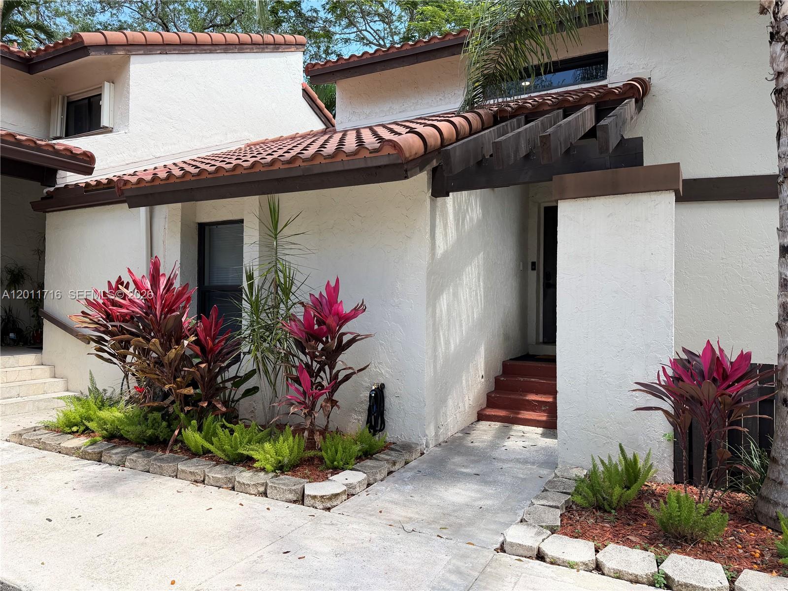 CROSSINGS VILG HOMES COND - Residential