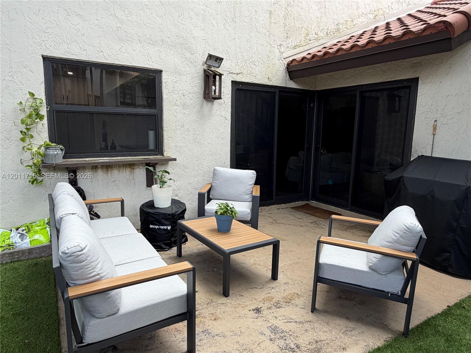 CROSSINGS VILG HOMES COND - Residential
