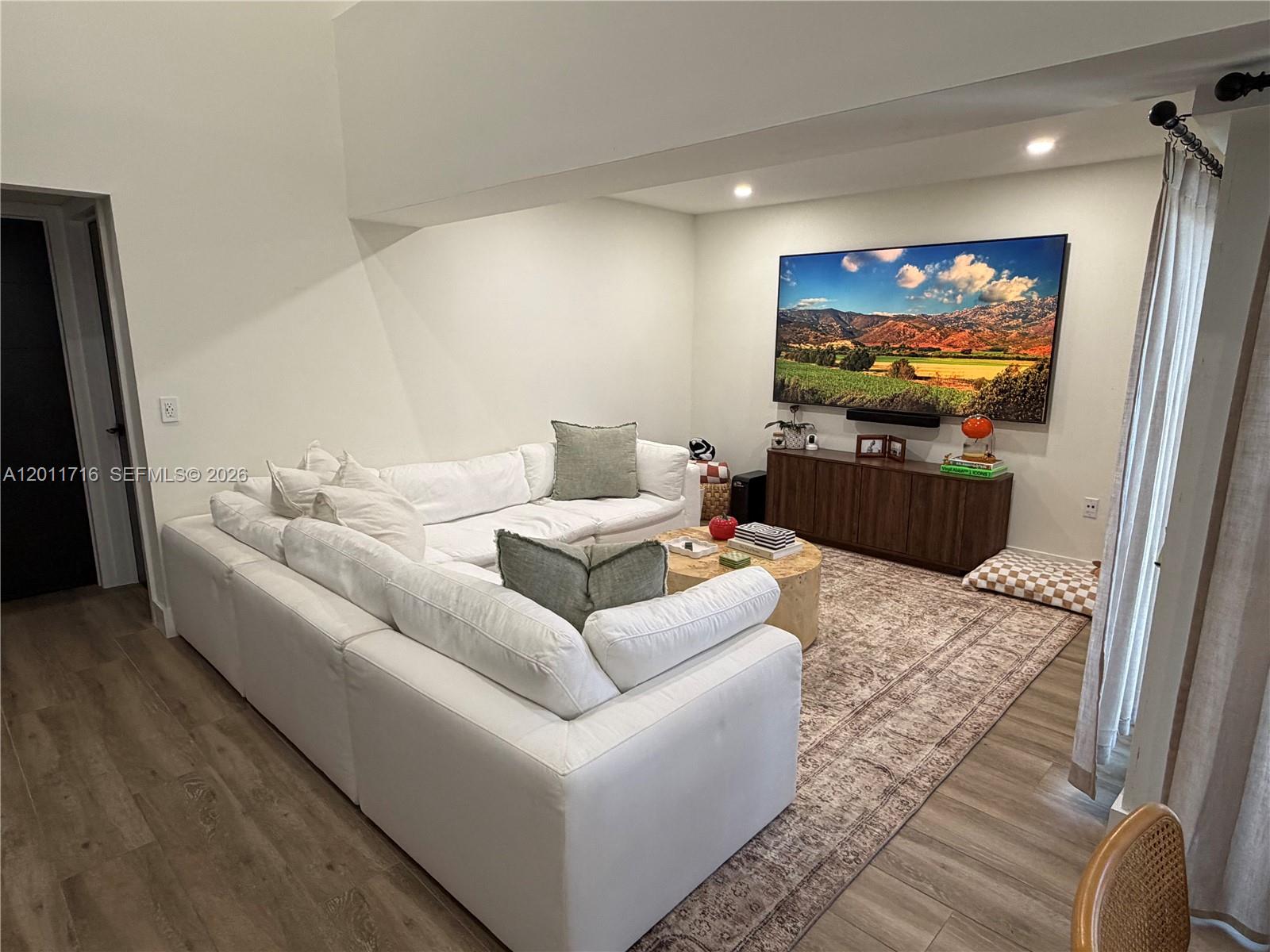 CROSSINGS VILG HOMES COND - Residential