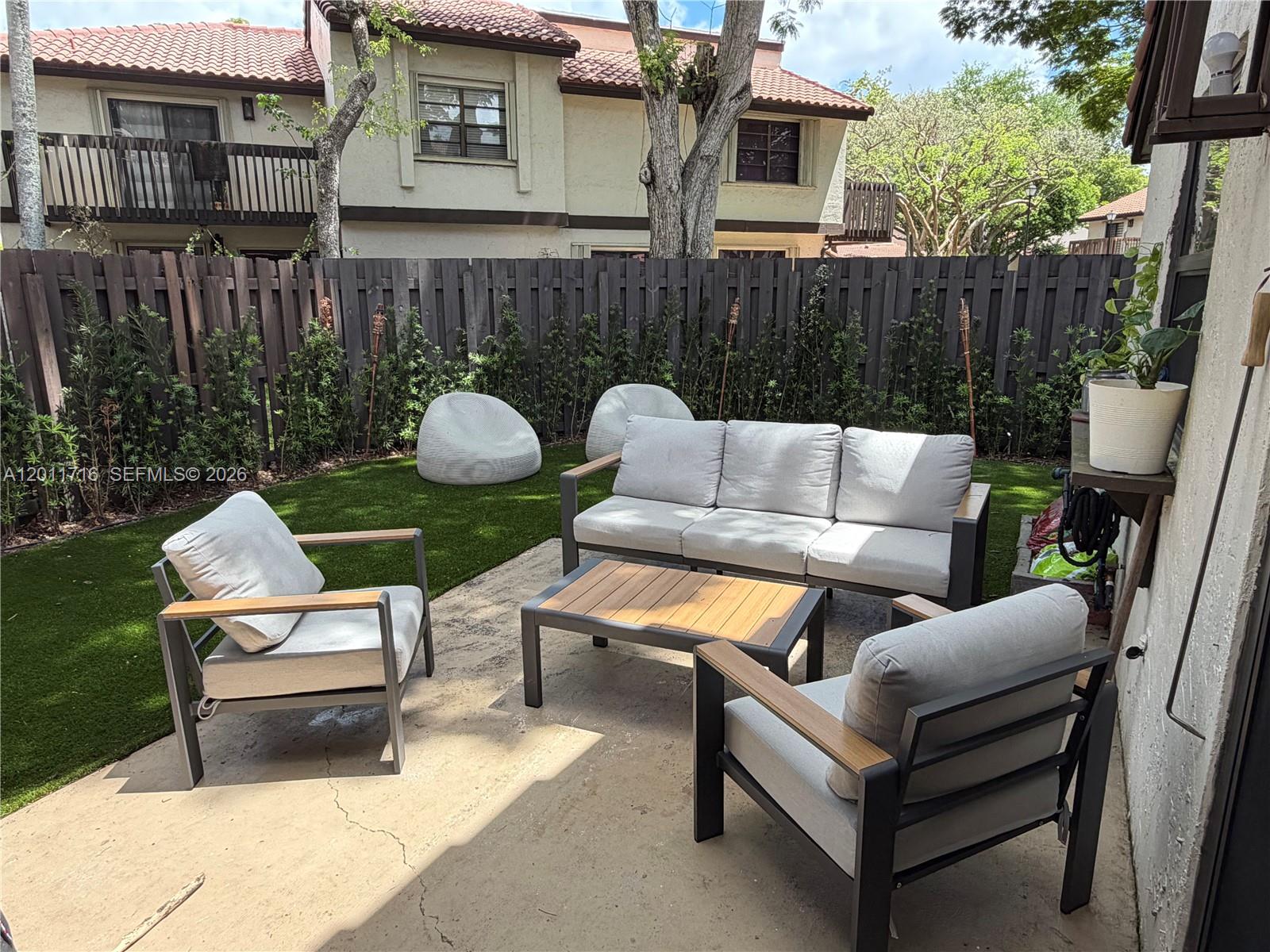CROSSINGS VILG HOMES COND - Residential