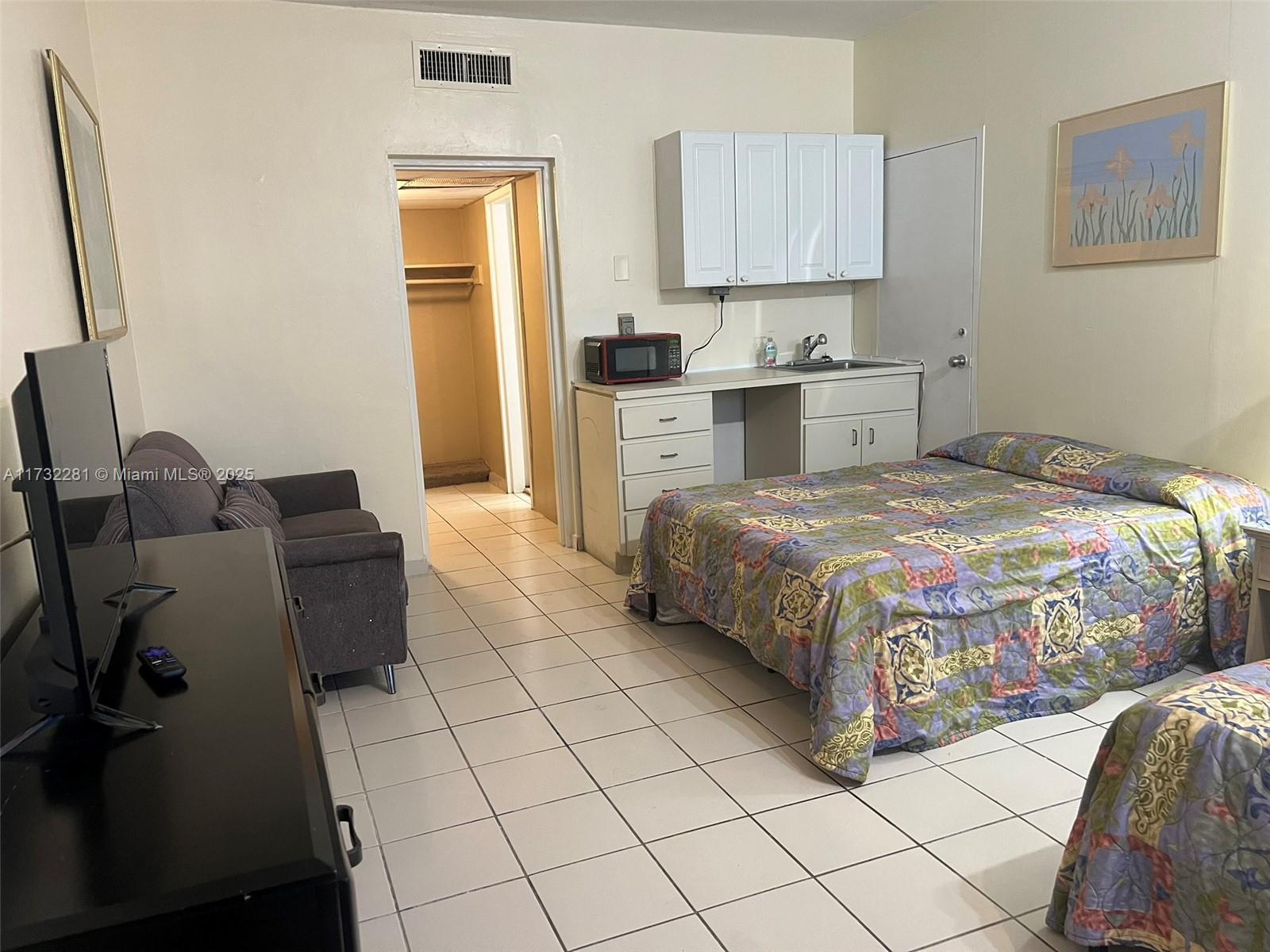 DIPLOMAT GOLF & RACQUET C - Residential