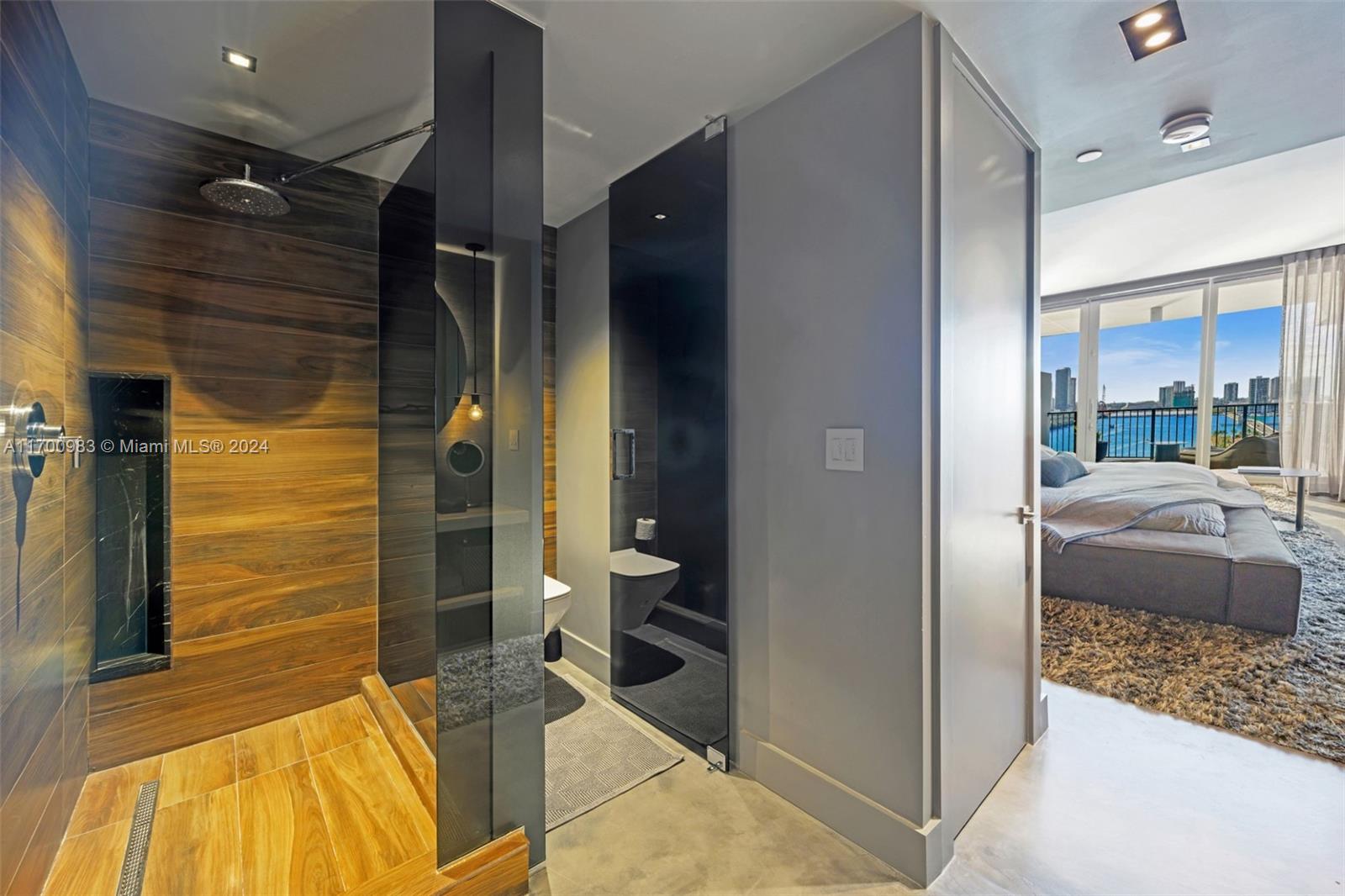 ONE THOUSAND VENETIAN WAY - Residential