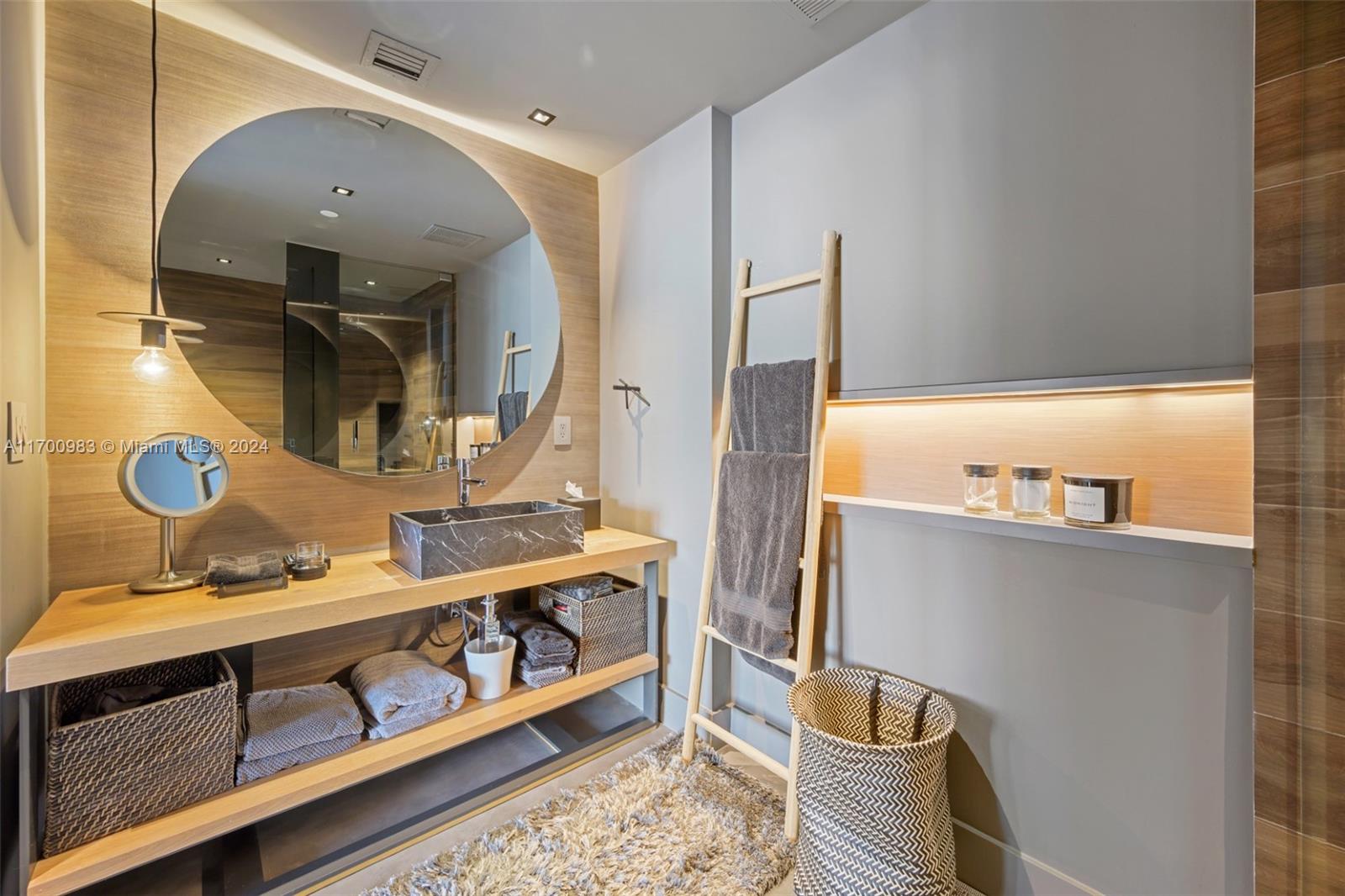 ONE THOUSAND VENETIAN WAY - Residential