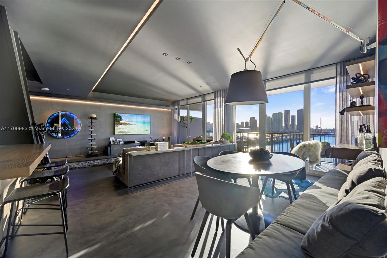 1000 Venetian Way 1408