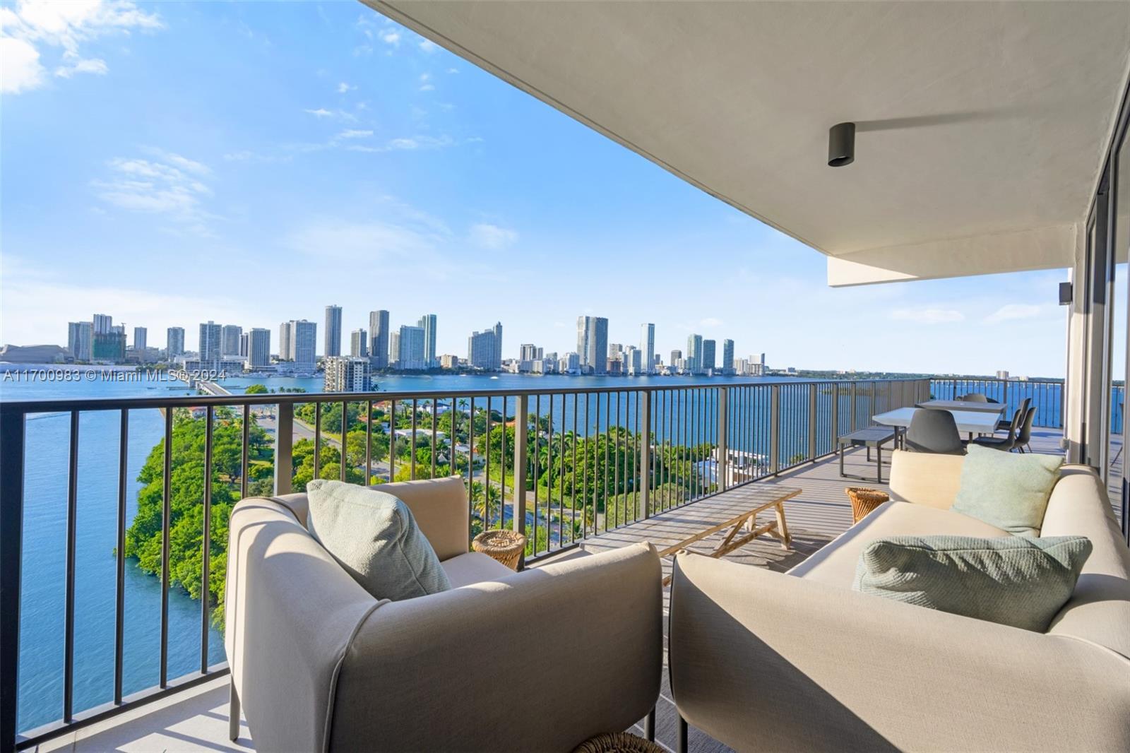 ONE THOUSAND VENETIAN WAY - Residential