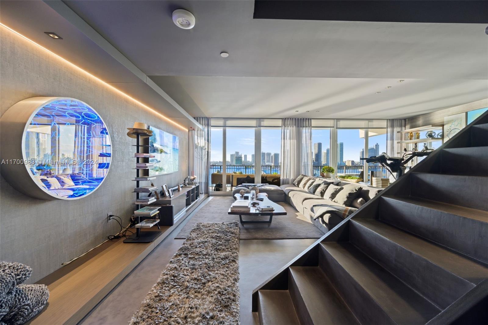 1000 Venetian Way 1408