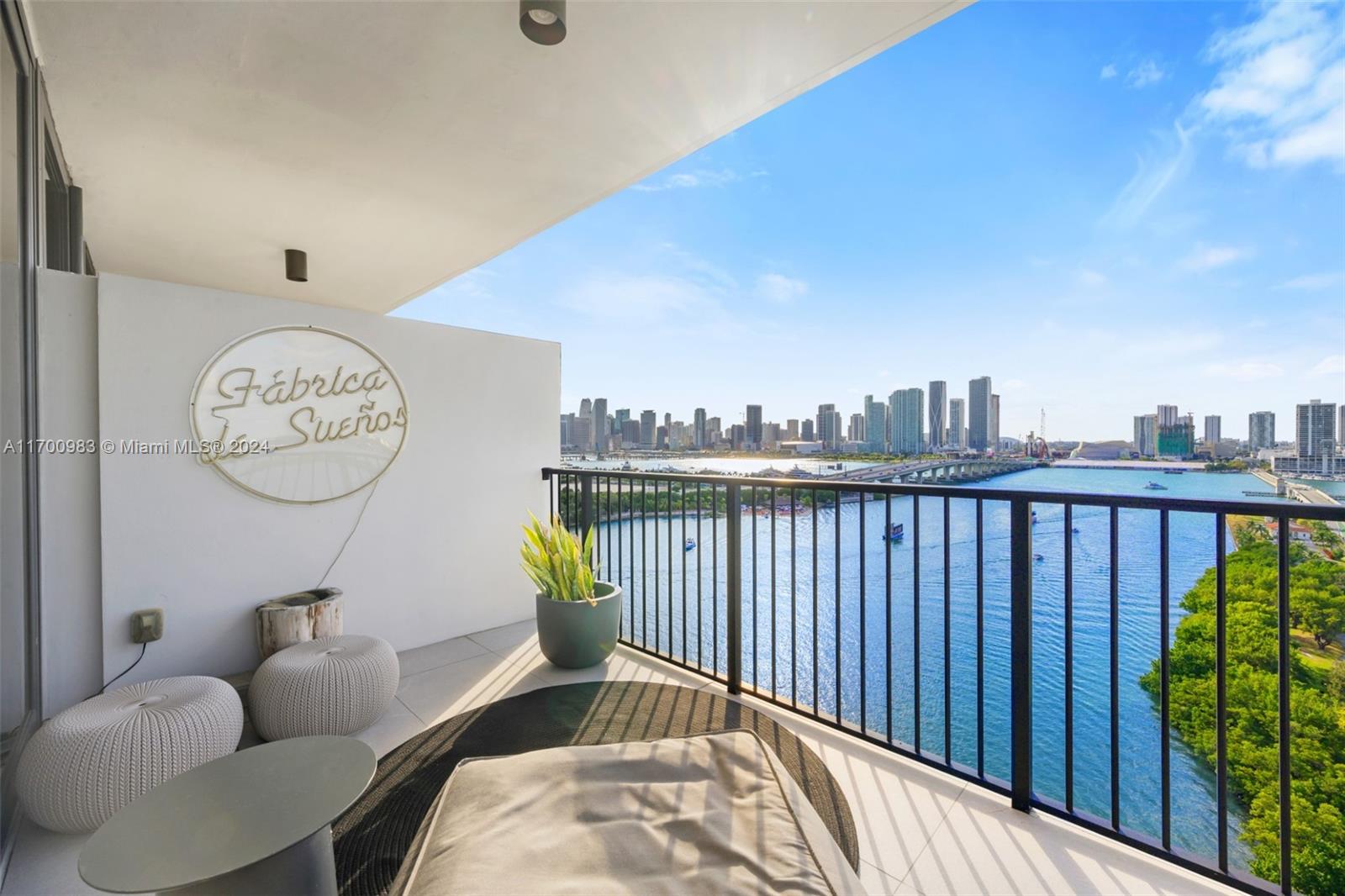 ONE THOUSAND VENETIAN WAY - Residential