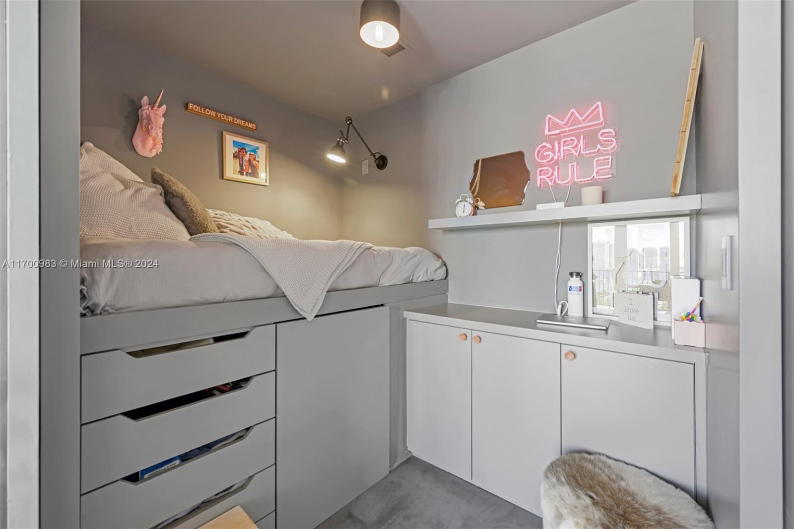 ONE THOUSAND VENETIAN WAY - Residential