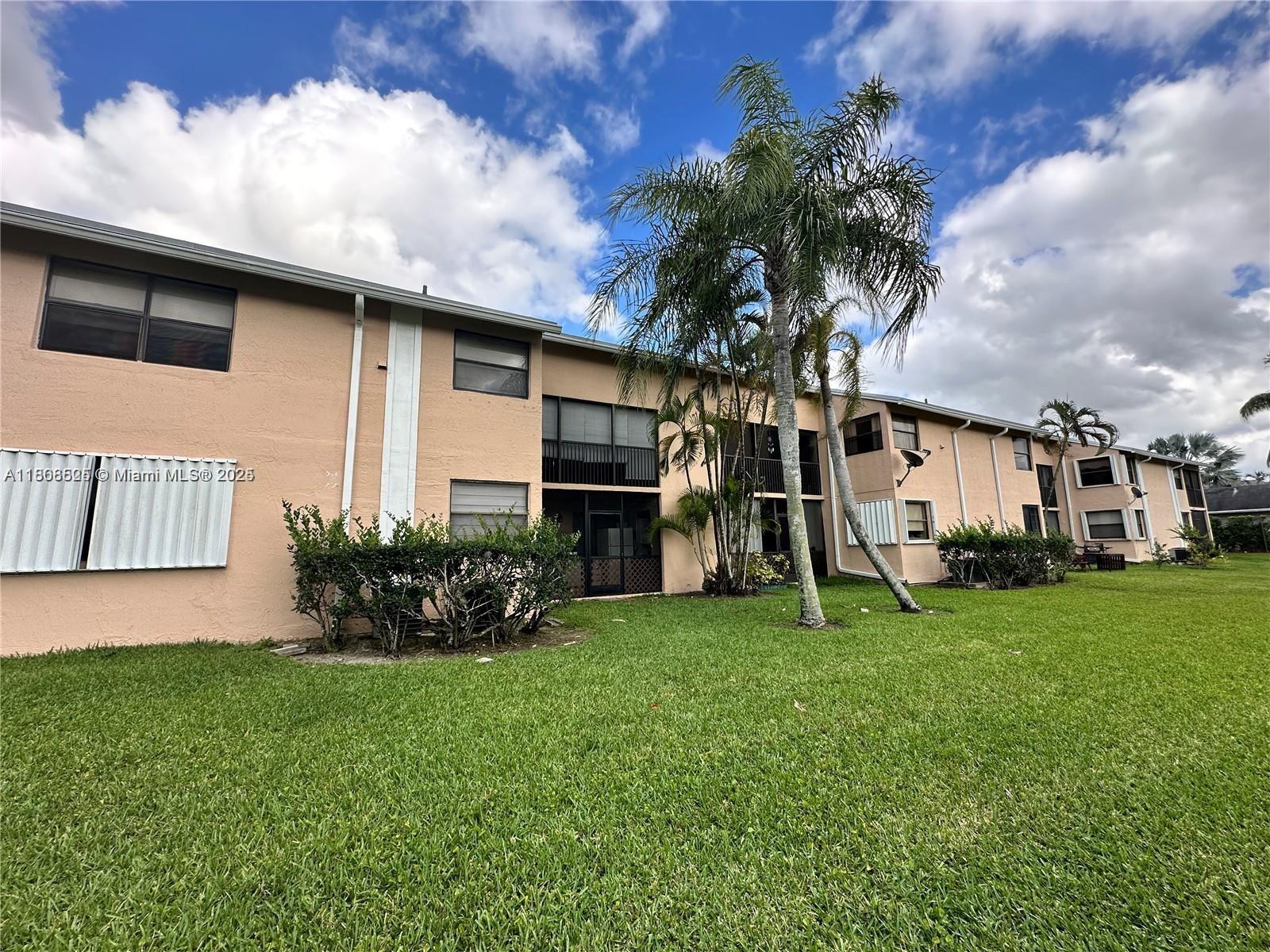 Property for Sale at 1140 Independence Trl 1140-J, Homestead, Miami-Dade County, Florida - Bedrooms: 2 
Bathrooms: 2  - $230,000