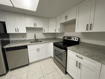 Spacious & Updated 2-Bedroom Condo
Bright and airy 2BR/2BA condo on the 2nd floor, featuring all-tile floors, a brand-new upgraded kitchen with beautiful cabinets, granite countertops, and stainless steel appliances. Freshly painted and move-in ready!
Water and sewer are included in the rent. No pets allowed per association rules. HOA application process takes approximately 2–3 weeks. Move-in requires first month, last month, and one month security deposit.