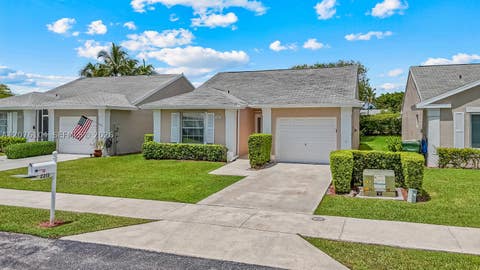 Tiny photo for 2215 SE 7th Pl, Homestead, FL 33033 (MLS # A12076104)