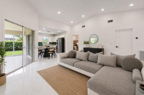Tiny photo for 2215 SE 7th Pl, Homestead, FL 33033 (MLS # A12076104)