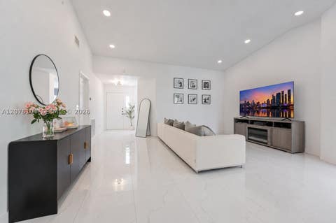 Tiny photo for 2215 SE 7th Pl, Homestead, FL 33033 (MLS # A12076104)