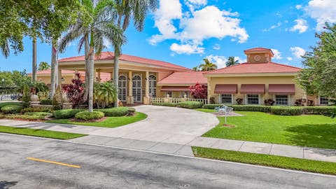 Tiny photo for 2215 SE 7th Pl, Homestead, FL 33033 (MLS # A12076104)