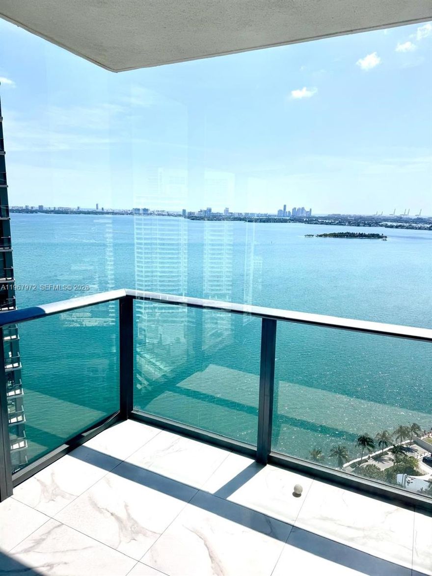 Property in a prime location in Edgewater, just steps from Wynwood and the Design District. This Paraiso Bay, a unit on a prime floor. Spectacular views of Biscayne Bay. The vibrant community of Paraiso Bay invites you to Luxury Miami Lifestyle at a great value. 1 bedroom + 1 den that can be converted into a second bedroom. and 2 full bathrooms. New photos of the unit with the 3D designer will be released soon. Easy to show, just ask and we will take your clients on a private tour, including all amenities. VACANT