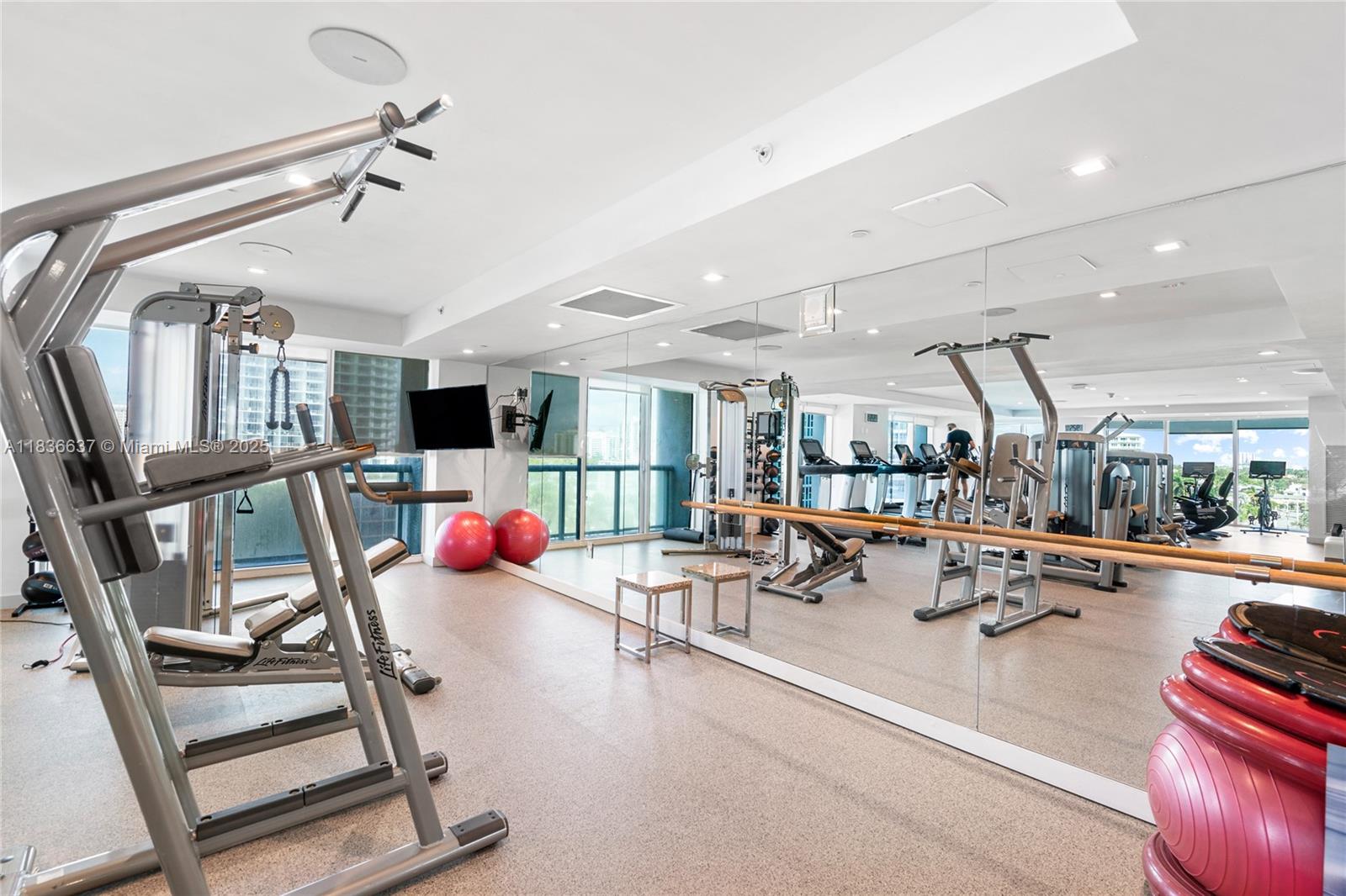 551 FLB CONDOMINIUM RESID - Residential