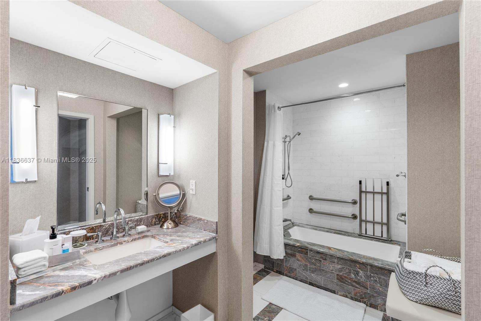 551 FLB CONDOMINIUM RESID - Residential