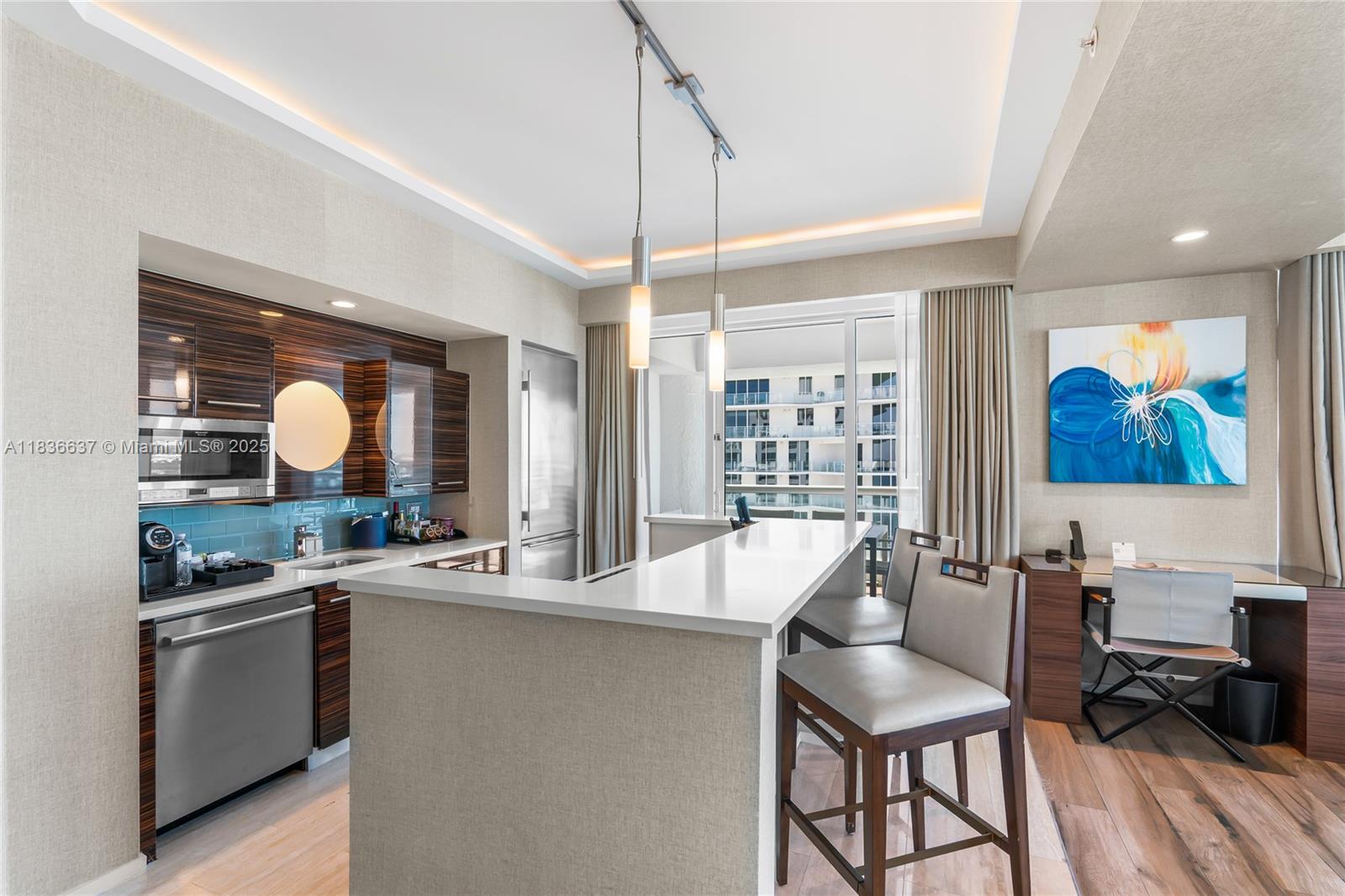 551 FLB CONDOMINIUM RESID - Residential