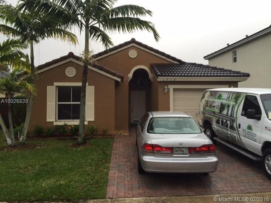 BEAUTIFUL  & ELEGANT 3BED 2BATH HOME WITH 1CAR GARAGE.  GREAT SPACIOUS FLOOR PLAN WITH TILE IN LIVING AREAS AND WOOD FLOORS IN BEDROOMS.  NICE OPEN KITCHEN WITH GRANITE COUNTER-TOP AND DEEP DISH SINK. THIS HOME ALSO FEATURES UPGRADED BATHROOMS WITH DUAL SHOWER HEADS IN MASTER BATH. BEDROOM CLOSETS HAVE SHELVES FOR SUPERIOR ORGANIZATION. EXCELLENT YARD FOR ENTERTAINING.