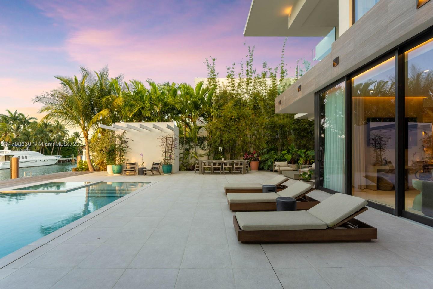 SUNSET ISLANDS-ISLAND N3 - Residential