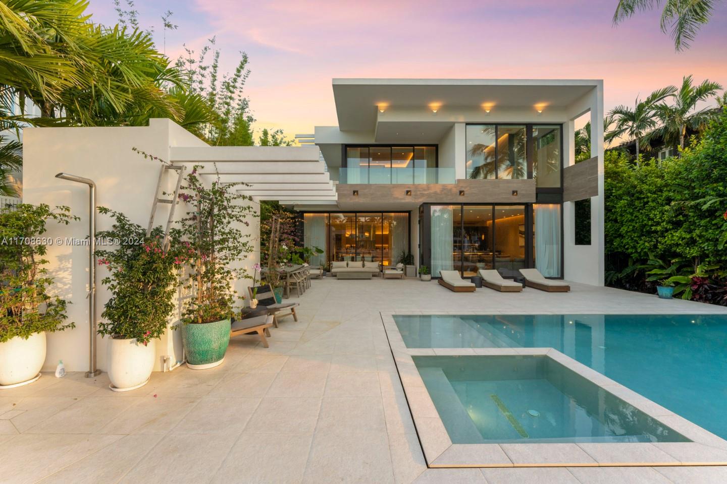 SUNSET ISLANDS-ISLAND N3 - Residential