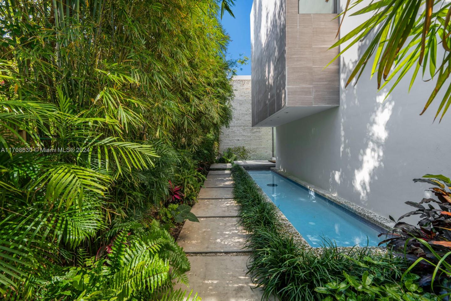 SUNSET ISLANDS-ISLAND N3 - Residential