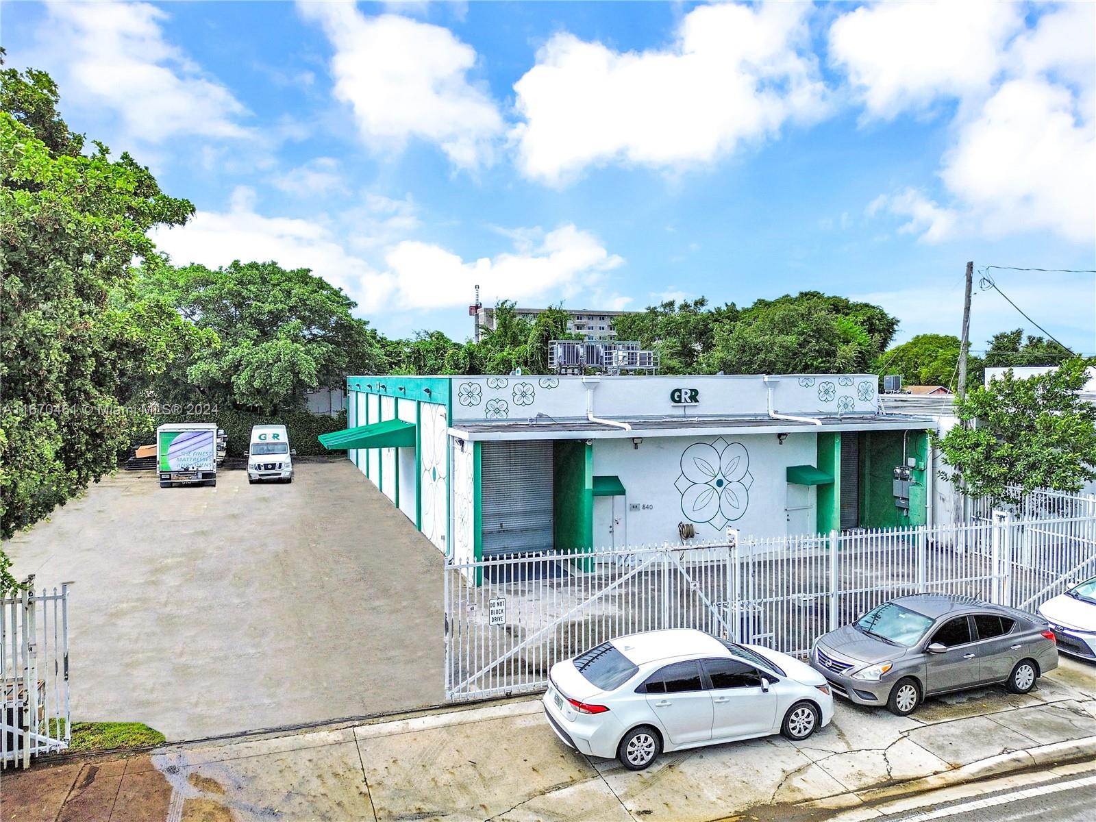 Located in the rapidly evolving sub-market of Little River, this warehouse offers an ideal opportunity for investors and end users seeking a freestanding building. The property is in excellent condition, featuring high twin-T ceilings with 18 foot clear height, grade-level loading, office space, abundant natural light and ample gated parking.
The property is well-suited for a variety of industrial uses, including entertainment, production or flex space. The expansive lot also provides potential for future expansion. Strategically located within Miami's urban core, the warehouse offers easy access to I-95 and is close to key landmarks.